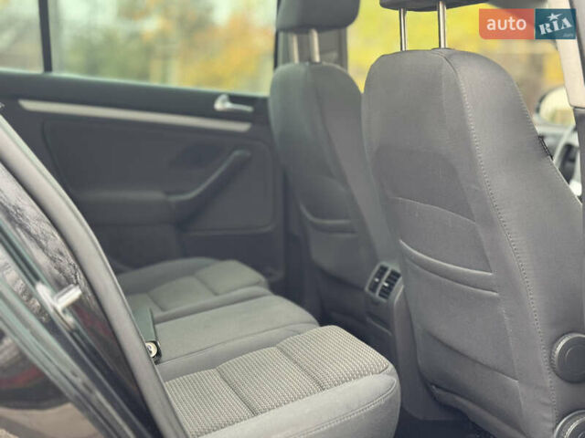 Черный Фольксваген Гольф, объемом двигателя 1.4 л и пробегом 252 тыс. км за 6700 $, фото 47 на Automoto.ua