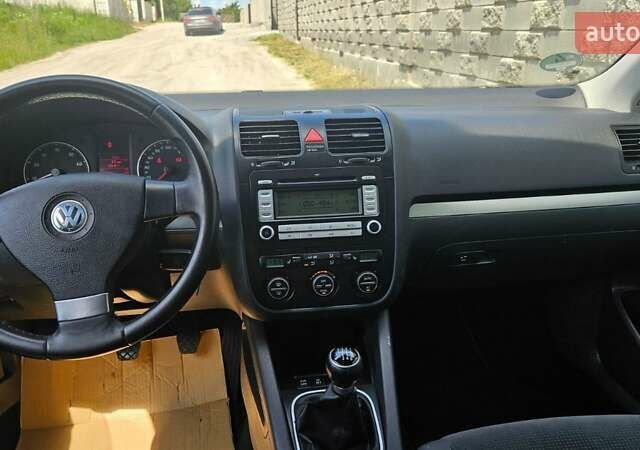 Чорний Фольксваген Гольф, об'ємом двигуна 1.4 л та пробігом 218 тис. км за 6100 $, фото 1 на Automoto.ua