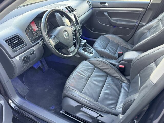 Черный Фольксваген Гольф, объемом двигателя 1.4 л и пробегом 190 тыс. км за 7950 $, фото 12 на Automoto.ua