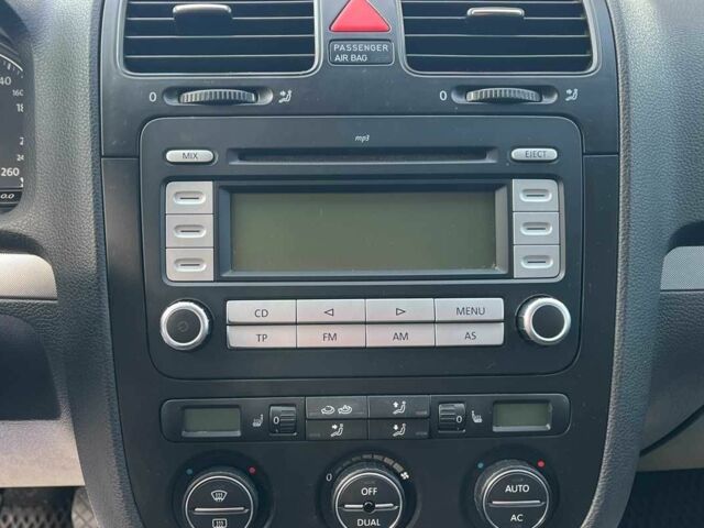 Черный Фольксваген Гольф, объемом двигателя 1.6 л и пробегом 262 тыс. км за 5300 $, фото 11 на Automoto.ua