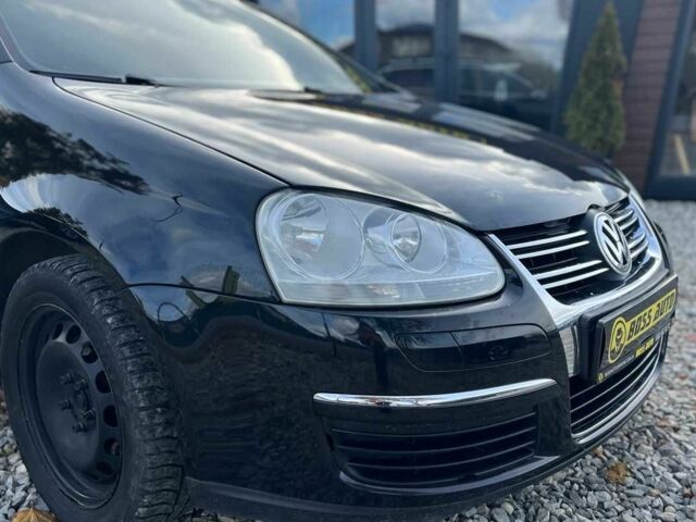 Черный Фольксваген Гольф, объемом двигателя 1.6 л и пробегом 262 тыс. км за 5300 $, фото 1 на Automoto.ua