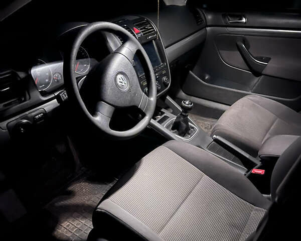 Черный Фольксваген Гольф, объемом двигателя 1.6 л и пробегом 260 тыс. км за 6450 $, фото 10 на Automoto.ua