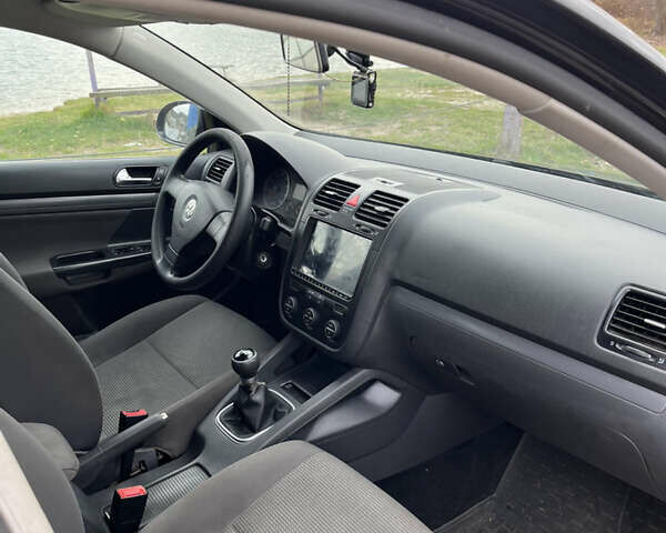 Черный Фольксваген Гольф, объемом двигателя 1.6 л и пробегом 260 тыс. км за 6450 $, фото 30 на Automoto.ua