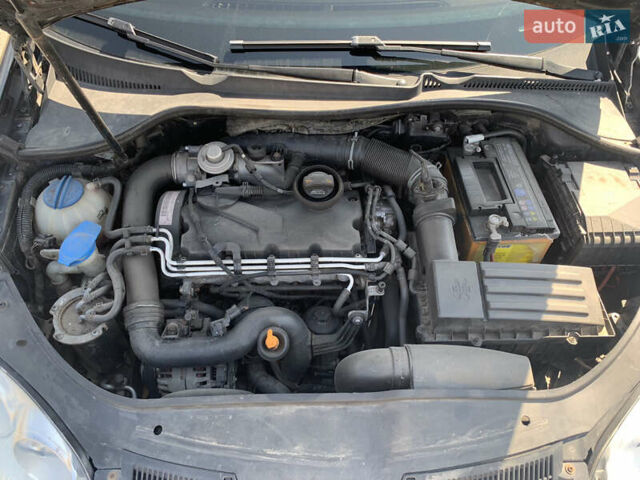 Черный Фольксваген Гольф, объемом двигателя 1.9 л и пробегом 300 тыс. км за 6000 $, фото 8 на Automoto.ua