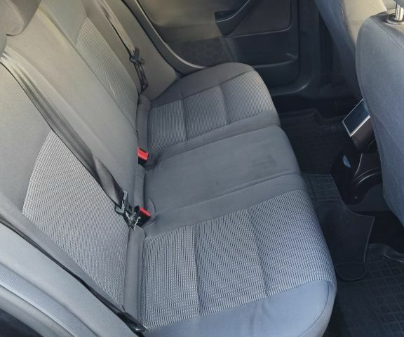 Черный Фольксваген Гольф, объемом двигателя 1.9 л и пробегом 235 тыс. км за 5200 $, фото 5 на Automoto.ua