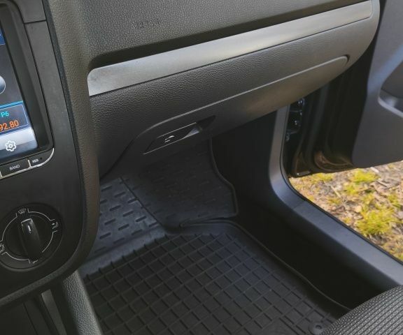 Черный Фольксваген Гольф, объемом двигателя 1.9 л и пробегом 235 тыс. км за 5200 $, фото 15 на Automoto.ua