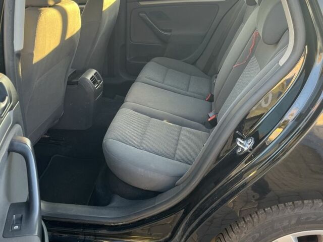 Черный Фольксваген Гольф, объемом двигателя 1.9 л и пробегом 349 тыс. км за 2750 $, фото 4 на Automoto.ua