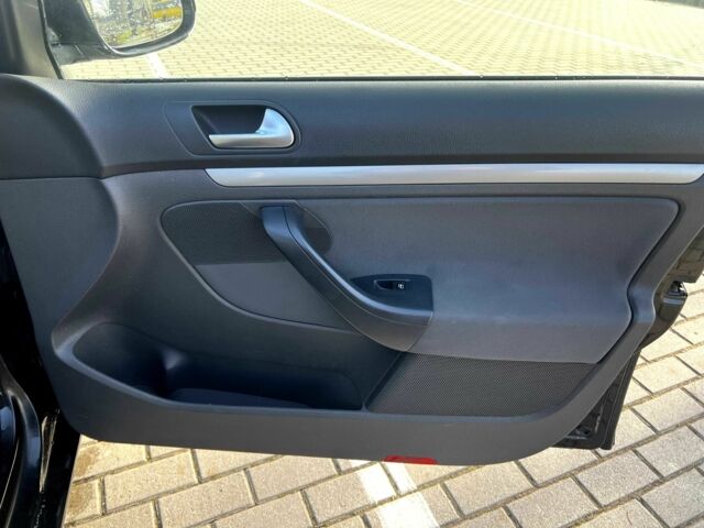 Черный Фольксваген Гольф, объемом двигателя 1.4 л и пробегом 248 тыс. км за 6500 $, фото 21 на Automoto.ua