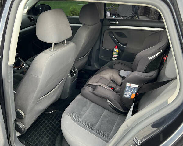 Черный Фольксваген Гольф, объемом двигателя 1.9 л и пробегом 315 тыс. км за 6750 $, фото 15 на Automoto.ua