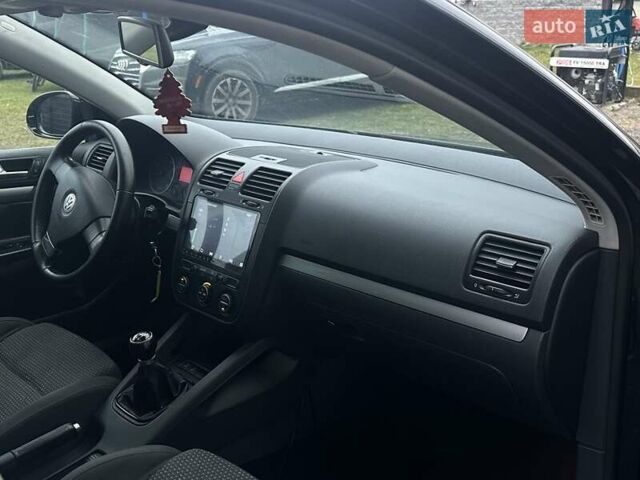 Чорний Фольксваген Гольф, об'ємом двигуна 1.4 л та пробігом 240 тис. км за 5300 $, фото 23 на Automoto.ua