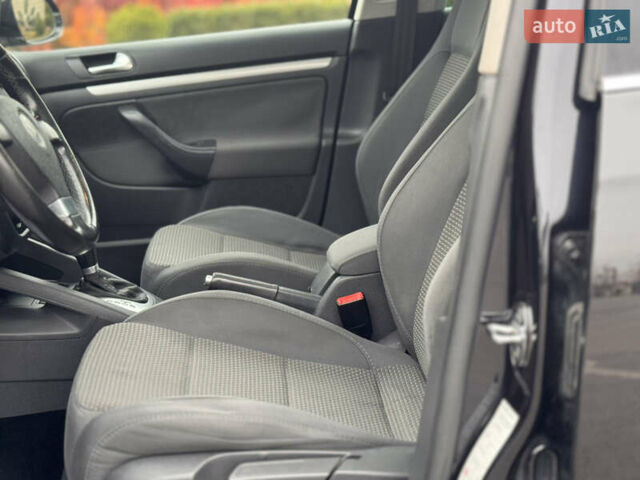 Черный Фольксваген Гольф, объемом двигателя 1.4 л и пробегом 252 тыс. км за 6700 $, фото 34 на Automoto.ua