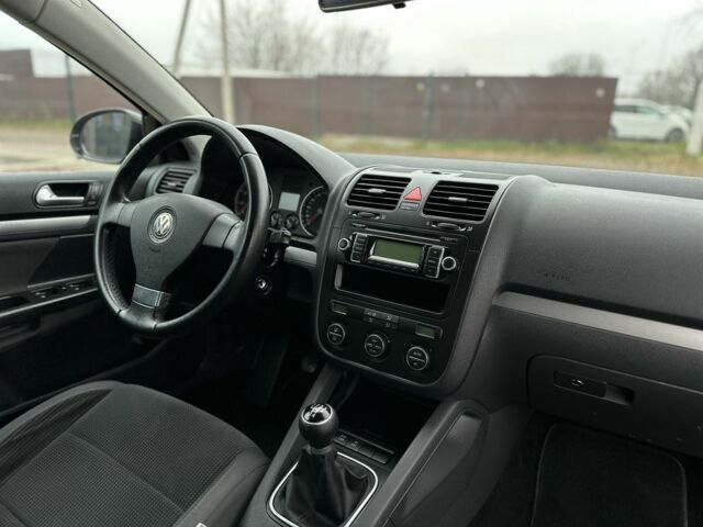 Черный Фольксваген Гольф, объемом двигателя 1.6 л и пробегом 195 тыс. км за 6800 $, фото 7 на Automoto.ua