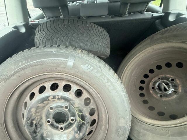 Черный Фольксваген Гольф, объемом двигателя 1.9 л и пробегом 319 тыс. км за 4433 $, фото 6 на Automoto.ua