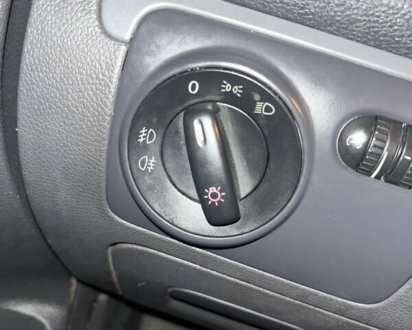 Черный Фольксваген Гольф, объемом двигателя 1.6 л и пробегом 260 тыс. км за 6450 $, фото 14 на Automoto.ua