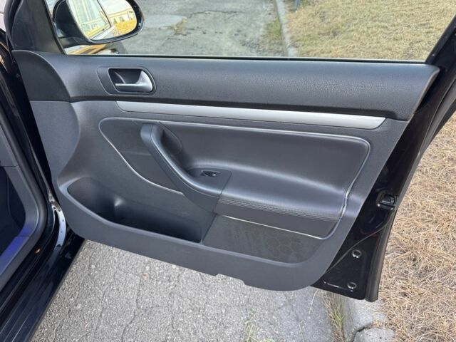 Черный Фольксваген Гольф, объемом двигателя 1.4 л и пробегом 190 тыс. км за 7950 $, фото 15 на Automoto.ua