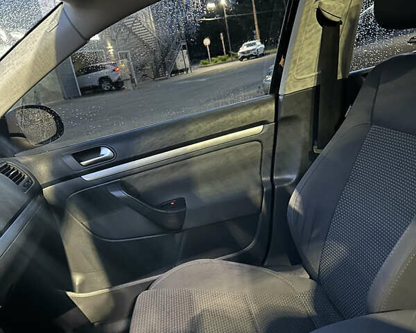 Черный Фольксваген Гольф, объемом двигателя 1.39 л и пробегом 196 тыс. км за 6700 $, фото 10 на Automoto.ua