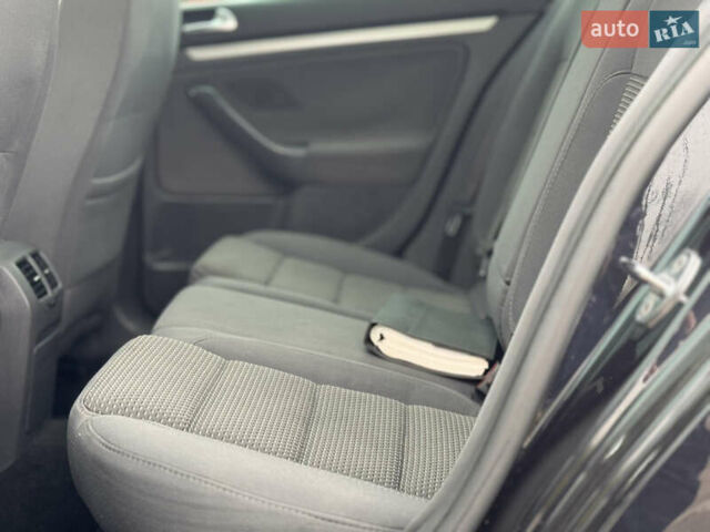 Черный Фольксваген Гольф, объемом двигателя 1.4 л и пробегом 252 тыс. км за 6700 $, фото 45 на Automoto.ua