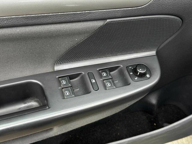 Чорний Фольксваген Гольф, об'ємом двигуна 1.4 л та пробігом 254 тис. км за 6990 $, фото 11 на Automoto.ua