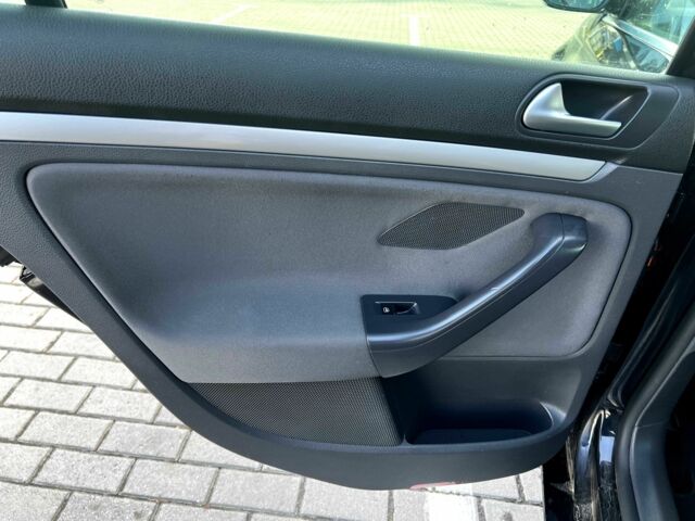 Черный Фольксваген Гольф, объемом двигателя 1.4 л и пробегом 248 тыс. км за 6500 $, фото 14 на Automoto.ua