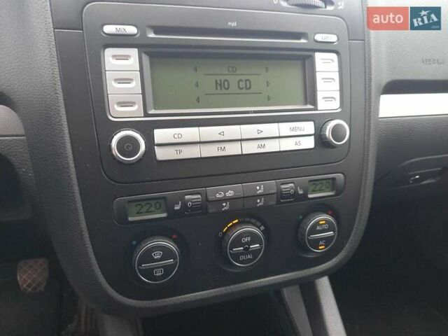 Чорний Фольксваген Гольф, об'ємом двигуна 1.4 л та пробігом 226 тис. км за 5500 $, фото 24 на Automoto.ua