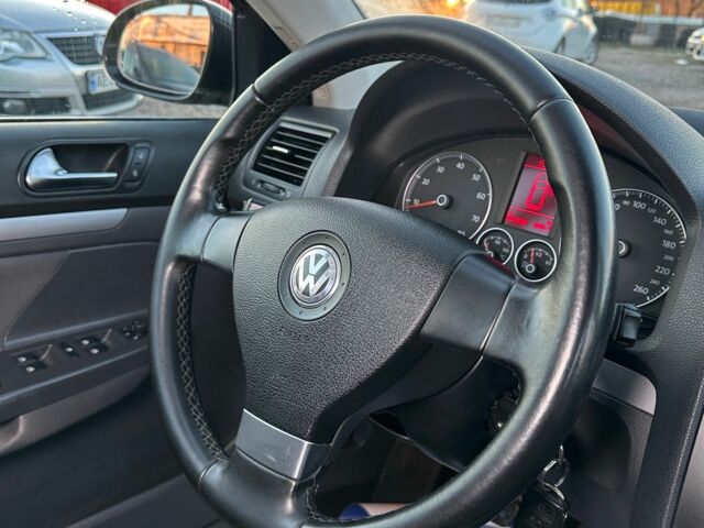 Черный Фольксваген Гольф, объемом двигателя 1.4 л и пробегом 214 тыс. км за 6700 $, фото 10 на Automoto.ua