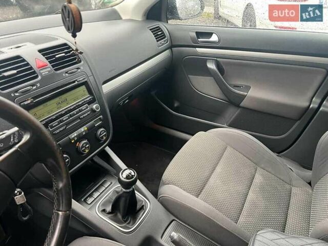 Черный Фольксваген Гольф, объемом двигателя 1.39 л и пробегом 202 тыс. км за 6500 $, фото 7 на Automoto.ua