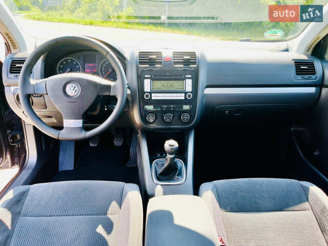 Черный Фольксваген Гольф, объемом двигателя 1.4 л и пробегом 271 тыс. км за 5850 $, фото 16 на Automoto.ua