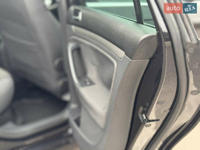 Черный Фольксваген Гольф, объемом двигателя 1.4 л и пробегом 252 тыс. км за 6700 $, фото 48 на Automoto.ua