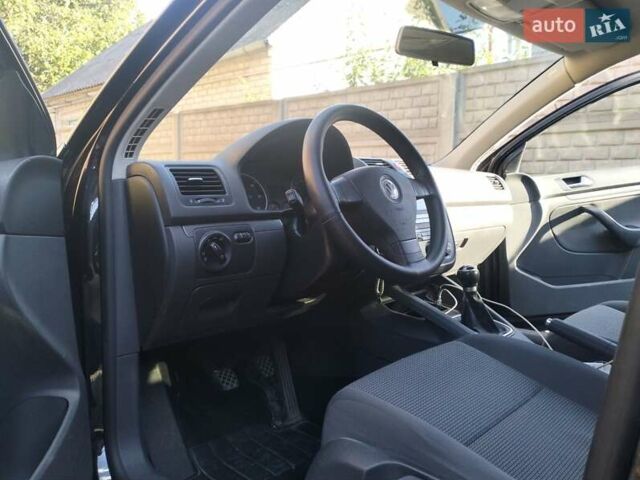 Черный Фольксваген Гольф, объемом двигателя 1.9 л и пробегом 300 тыс. км за 6200 $, фото 5 на Automoto.ua