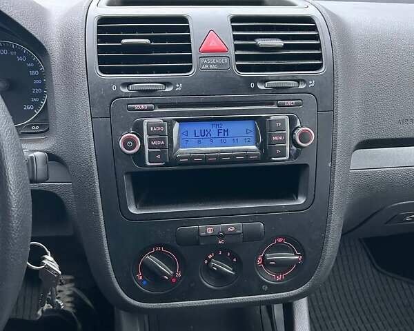 Чорний Фольксваген Гольф, об'ємом двигуна 1.6 л та пробігом 204 тис. км за 5500 $, фото 4 на Automoto.ua