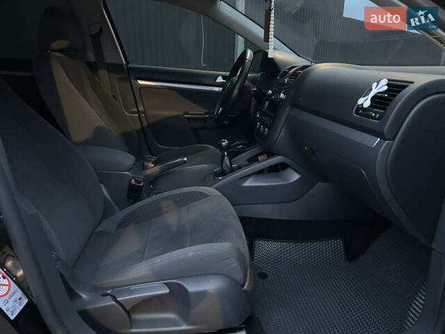 Черный Фольксваген Гольф, объемом двигателя 1.9 л и пробегом 289 тыс. км за 7450 $, фото 29 на Automoto.ua