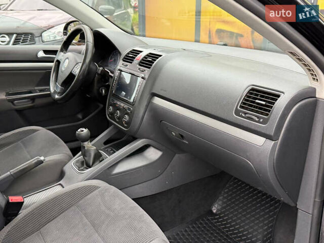 Черный Фольксваген Гольф, объемом двигателя 1.4 л и пробегом 321 тыс. км за 4800 $, фото 38 на Automoto.ua