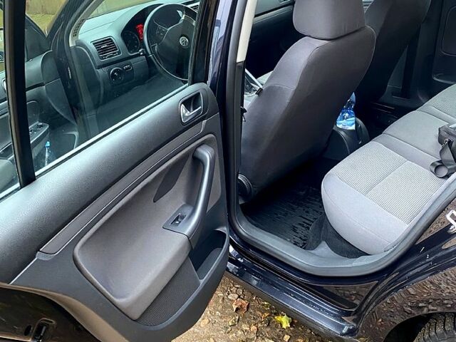 Черный Фольксваген Гольф, объемом двигателя 1.6 л и пробегом 193 тыс. км за 5900 $, фото 6 на Automoto.ua