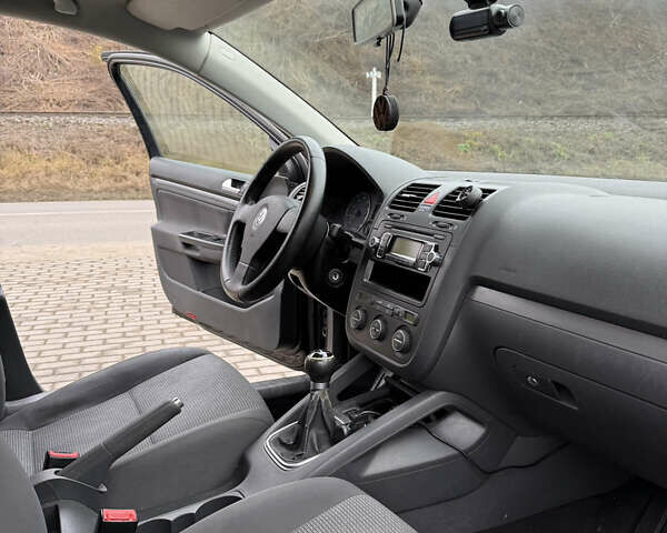 Черный Фольксваген Гольф, объемом двигателя 1.6 л и пробегом 274 тыс. км за 5900 $, фото 7 на Automoto.ua