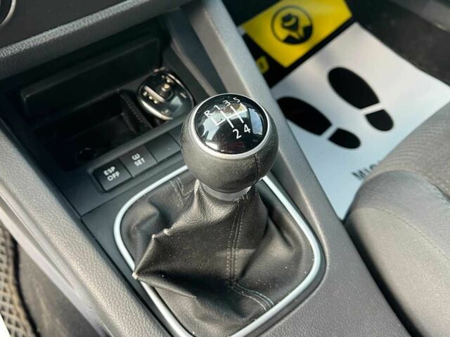 Черный Фольксваген Гольф, объемом двигателя 1.6 л и пробегом 262 тыс. км за 5300 $, фото 13 на Automoto.ua