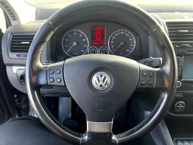 Черный Фольксваген Гольф, объемом двигателя 1.4 л и пробегом 248 тыс. км за 6500 $, фото 10 на Automoto.ua