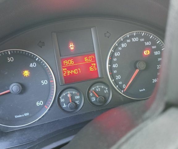 Черный Фольксваген Гольф, объемом двигателя 1.9 л и пробегом 235 тыс. км за 5200 $, фото 17 на Automoto.ua