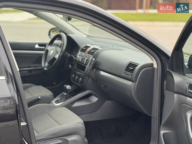 Черный Фольксваген Гольф, объемом двигателя 1.4 л и пробегом 252 тыс. км за 6700 $, фото 49 на Automoto.ua