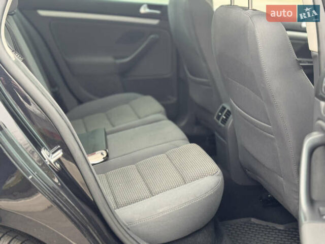 Черный Фольксваген Гольф, объемом двигателя 1.4 л и пробегом 252 тыс. км за 6700 $, фото 46 на Automoto.ua