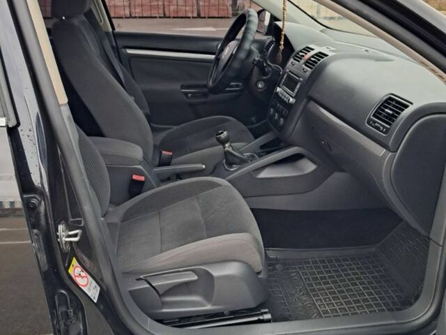 Черный Фольксваген Гольф, объемом двигателя 1.4 л и пробегом 210 тыс. км за 5200 $, фото 13 на Automoto.ua