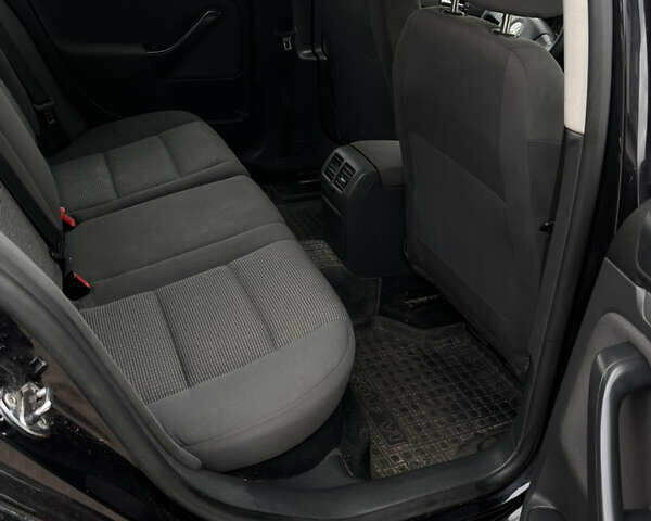 Черный Фольксваген Гольф, объемом двигателя 1.6 л и пробегом 260 тыс. км за 6450 $, фото 29 на Automoto.ua