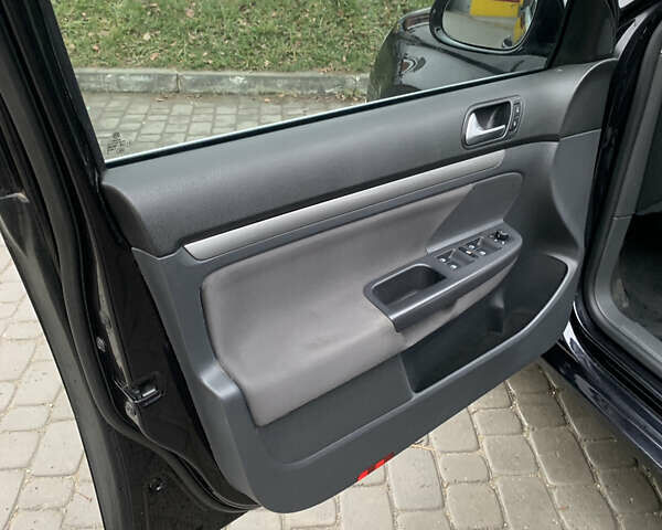 Черный Фольксваген Гольф, объемом двигателя 1.39 л и пробегом 175 тыс. км за 6200 $, фото 16 на Automoto.ua