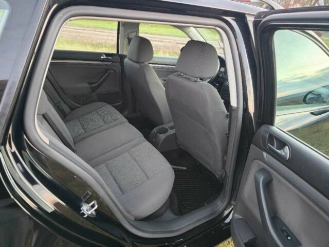 Черный Фольксваген Гольф, объемом двигателя 1.6 л и пробегом 212 тыс. км за 5800 $, фото 15 на Automoto.ua