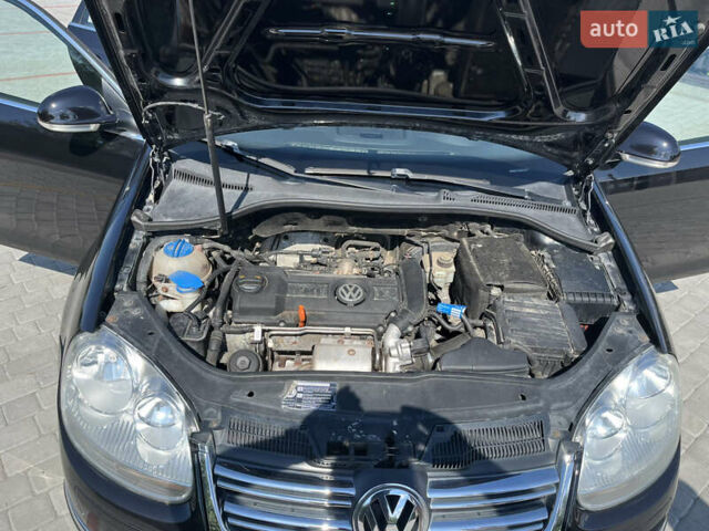 Черный Фольксваген Гольф, объемом двигателя 1.4 л и пробегом 271 тыс. км за 5850 $, фото 28 на Automoto.ua