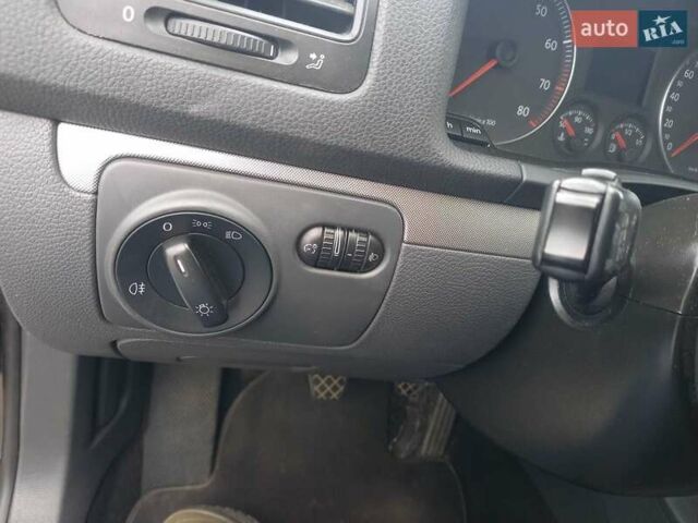 Чорний Фольксваген Гольф, об'ємом двигуна 1.4 л та пробігом 226 тис. км за 5500 $, фото 28 на Automoto.ua