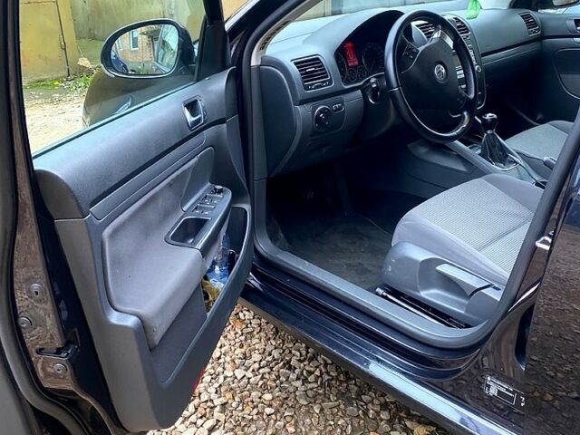 Черный Фольксваген Гольф, объемом двигателя 1.6 л и пробегом 193 тыс. км за 5900 $, фото 4 на Automoto.ua