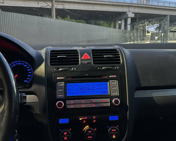 Черный Фольксваген Гольф, объемом двигателя 1.39 л и пробегом 196 тыс. км за 6700 $, фото 9 на Automoto.ua