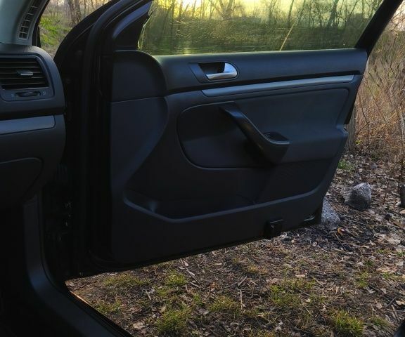 Черный Фольксваген Гольф, объемом двигателя 1.9 л и пробегом 235 тыс. км за 5200 $, фото 19 на Automoto.ua