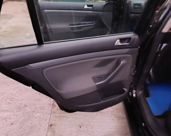 Черный Фольксваген Гольф, объемом двигателя 1.6 л и пробегом 217 тыс. км за 6400 $, фото 13 на Automoto.ua