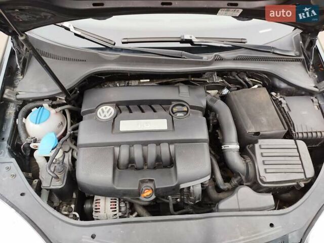 Чорний Фольксваген Гольф, об'ємом двигуна 1.6 л та пробігом 215 тис. км за 5900 $, фото 30 на Automoto.ua